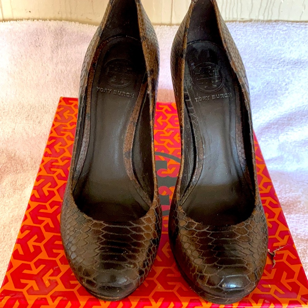 Tory Burch Jude Amazon Snake Print Coconut 7.5